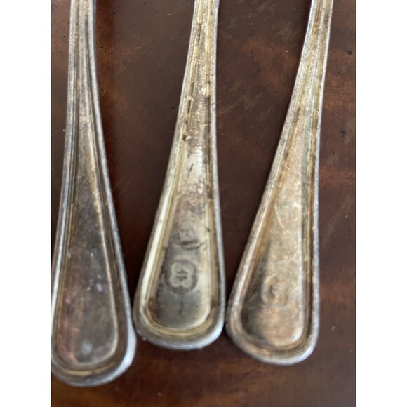 Vintage Wm. A Rogers Hotel Plate Oneida Ltd. 3 Spoons & 4 Forks - Picture 9 of 11